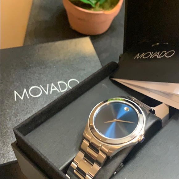 ⛔️HOLD⛔️Authentic Movado 38mm stainless blue watch - Picture 9 of 11
